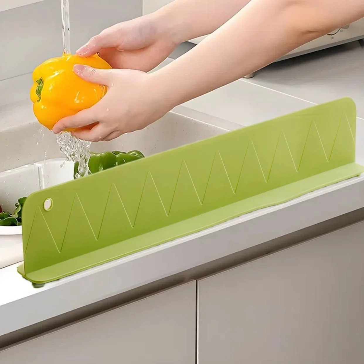 Silicone Sink Splash Guard / প্রিমিয়াম সিলিকন বেসিন পানি ছিটা প্রতিরোধক